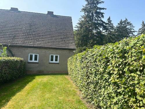 Vorgarten mit Blick auf das Haus - 