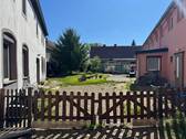 Zufahrt beide Gebäude - Bauernhaus, Landhaus mit 170,00 m² in Glebitzsch zum Kaufen