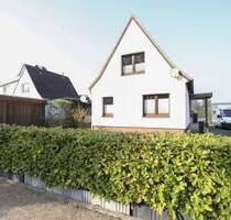 Gepflegtes gemütliches Einfamilienhaus mit Garten, Sauna, mehrere Gartenhäuschen - Erbbaurecht - Hamburg Jenfeld