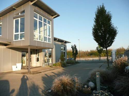 Bürogebäude.JPG - Halle zum Kaufen in Eggolsheim