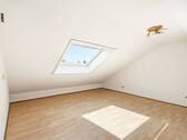Zimmer im Dachgeschoss - 