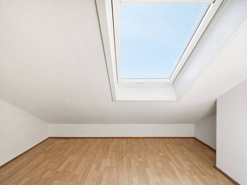 Zimmer im Dachgeschoss - 