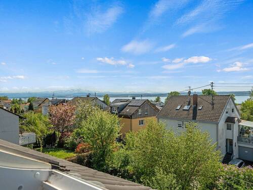 Aussicht auf die Berge und den Bodensee aus dem Dachgeschoss - Doppelhaushälfte mit 130,00 m&sup2; in Stetten zum Kaufen