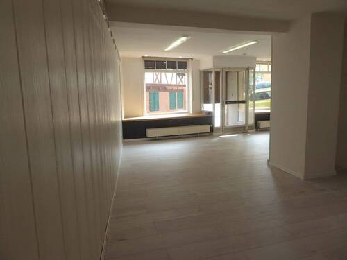 Blick von hinten Richtung Schaufenster - 2 Zimmer Gewerbeobjekt (Büro, Produktion, Verkauf) in Gernsbach