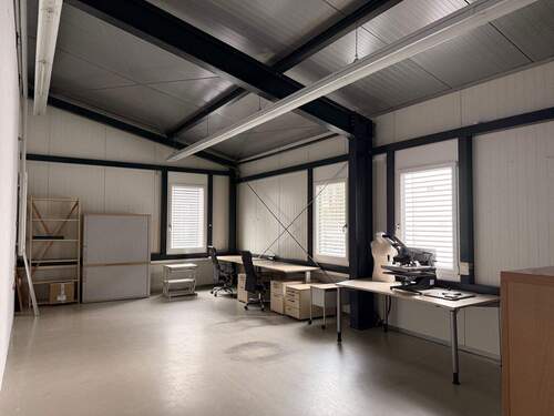 helle Produktionshalle.jpeg - 