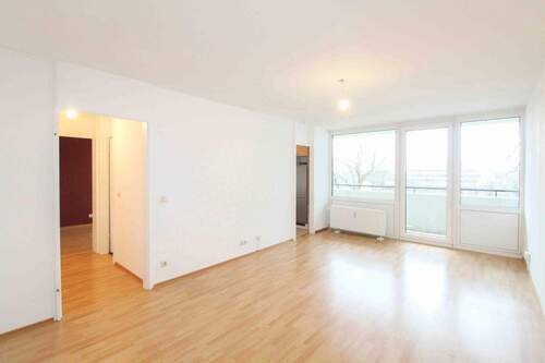 Wohnzimmer(2) - Gepflegte und helle 2 Zimmer Wohnung mit Westbalkon!