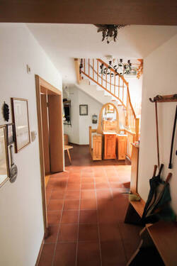 Flur - Einfamilienhaus mit 191,20 m&sup2; in Ergoldsbach zum Kaufen