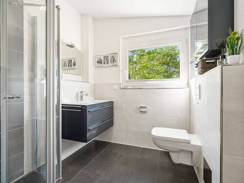 Tageslichtbad mit Dusche - 