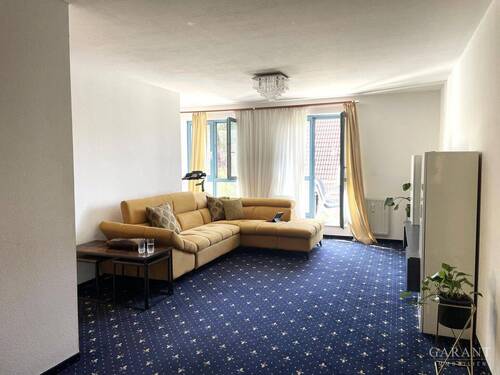 Wohnzimmer - 3 Zimmer Etagenwohnung zum Kaufen in Leonberg