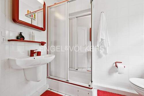 Weiteres Badezimmer im Dachgeschoss - 