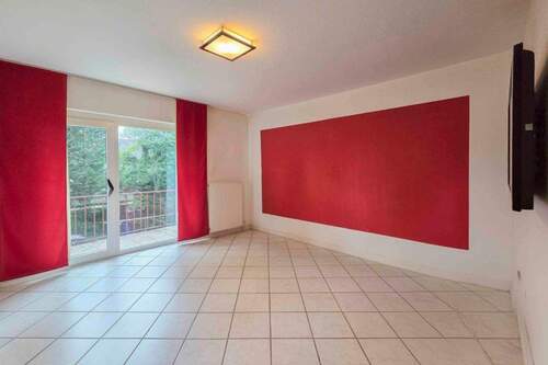 Wohnzimmer - 3 Zimmer Etagenwohnung zum Kaufen in Köln