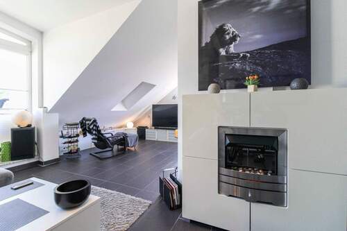 Wohnzimmer - 2 Zimmer Einfamilienhaus in München