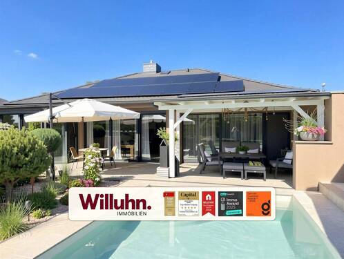moderner Bungalow - Moderner Bungalow mit Pool, Kaminofen, Photovoltaik und Gartenidylle