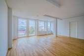 Wohnbereich mit Zugang zur Terrasse - 2 Zimmer Etagenwohnung zur Miete in Berlin