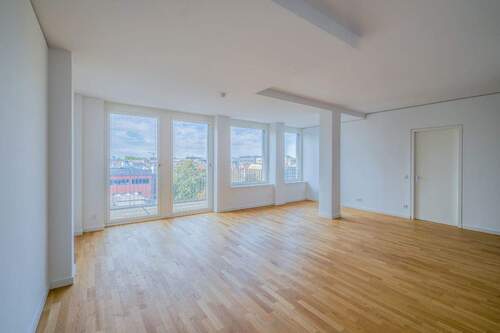 Wohnbereich mit Zugang zur Terrasse - 2 Zimmer Etagenwohnung zur Miete in Berlin