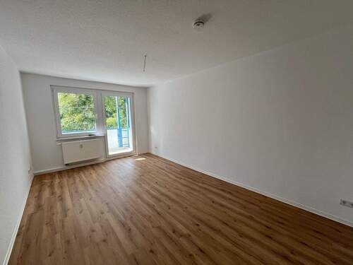 Wohnzimmer mit Ballkonzugang - 