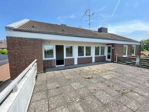 Terrasse und Haus - Großes Gebäude mit 2 Einheiten und Parkplätzen als Projekt in der Innenstadt Ratzeburg -Erbpacht