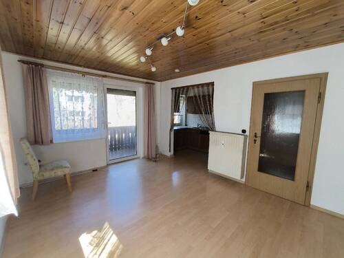 Wohnzimmer - 2 Zimmer Etagenwohnung zum Kaufen in Regen