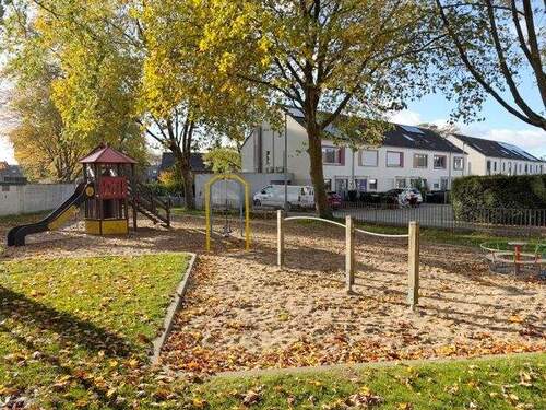 Spielplatz am Haus - 