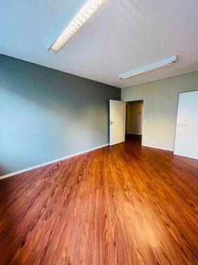 Zwei Büros mit Durchgangstür - Büro zur Miete in Hannover