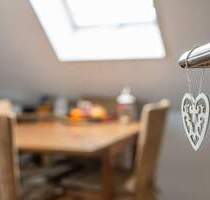 Großzügige 4 Zi.-DG-Wohnung in ruhiger Lage - Sinzing