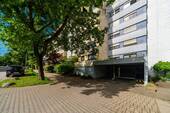 Garageneinfahrt - 4 Zimmer Etagenwohnung in Tamm