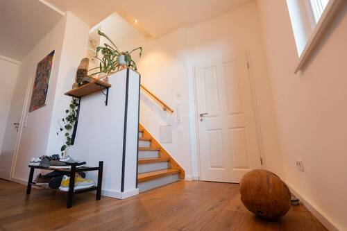 Treppen ins 1.OG - Mehrfamilienhaus, Wohnhaus mit 307,00 m² in Mettmann zum Kaufen