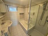 Badezimmer.jpg - Etagenwohnung mit 75,00 m² in Volkach zur Miete