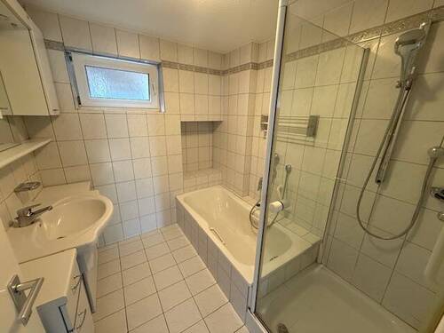 Badezimmer.jpg - Etagenwohnung mit 75,00 m² in Volkach zur Miete