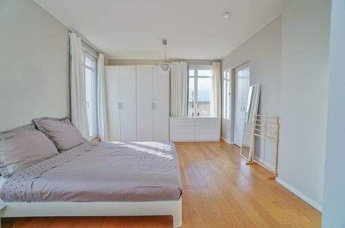 Schlafzimmer mit Zugang zur Dachterrasse - 