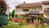 Blick vom Garten aufs Haus - 3-Familien-Haus mit großem Gartengrundstück - Alle 3 Wohnungen sind frei zum Bezug ab Sommer 2026!