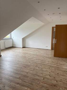 .. hell und modern ! - Moderne 2 Zimmerwohnung mit Stellplatz in ruhiger Wohnlage !
