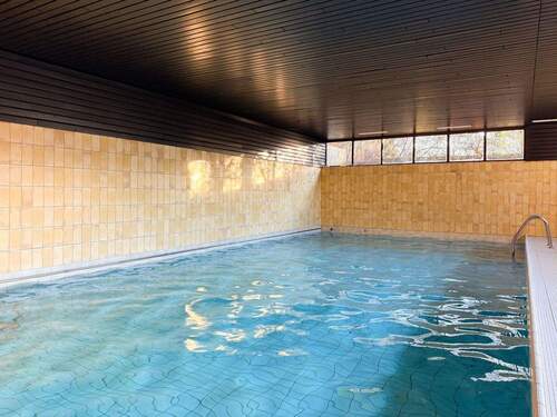 Großzügiges Schwimmbad - 