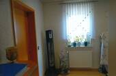 OG-Flur m. Tür zum Schlafzimmer - 