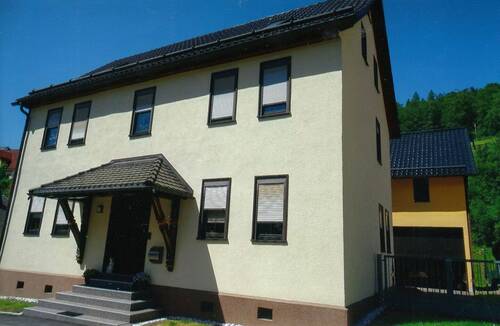 Hausansicht von Straße aus - 8 Zimmer Einfamilienhaus zum Kaufen in Steinbach-Hallenberg