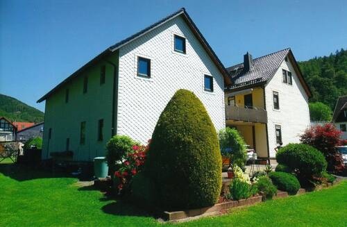 Hausansicht vom Garten aus - 8 Zimmer Einfamilienhaus in Steinbach-Hallenberg