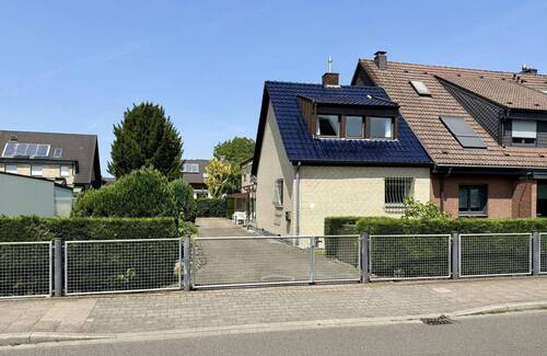 Außenansicht - Einfamilienhaus mit Potenzial in gefragter Lage.