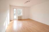 Titelbild - Bezugsfreie 3-Zimmer-Wohnung mit Südbalkon: Zentrale Lage nahe dem Boulevard Berlin
