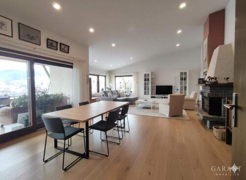 Wohnzimmer AI Visualisierung - Architektur-Highlight mit Weitblick!