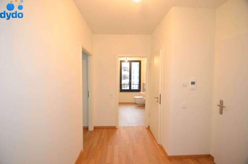 Diele mit Blick zum Badezimmer - 2 Zimmer Etagenwohnung zur Miete in Berlin