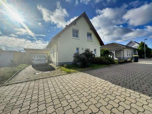 Einfahrt - Einfamilienhaus mit 100,00 m&sup2; in Bad Langensalza zum Kaufen