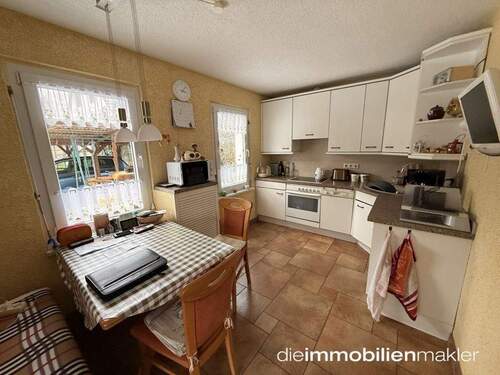 Küche mit Einbauküche - 4 Zimmer Einfamilienhaus zum Kaufen in Lübben (Spreewald)