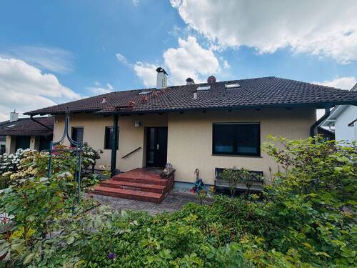 Hausansicht Nord .jpg - 6 Zimmer Einfamilienhaus zum Kaufen in Tiefenbach