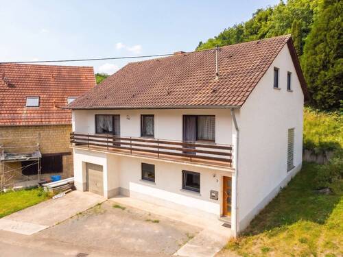 Hausansicht - Umfangreich modernisiertes Einfamilienhaus in Ortsrandlage!
