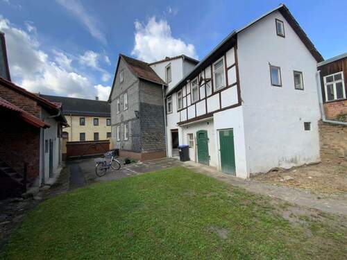 Innenhof und Zufahrt - 