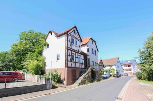 Haus seitl.. - 8 Zimmer Mehrfamilienhaus, Wohnhaus in Erlenbach am Main