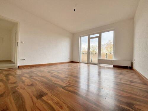 Wohnzimmer - 3 Zimmer Etagenwohnung zur Miete in Essen