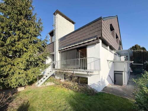 Rückansicht - 8 Zimmer Einfamilienhaus in Hockenheim