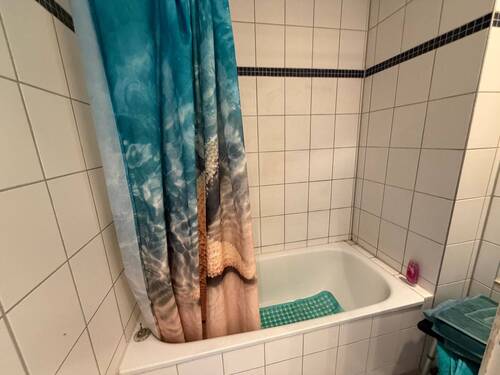 Badezimmer mit Wanne - 