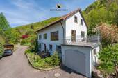 Vier Wände, ein Dach, eine Garage und jede Menge Platz für Ihre Wohnträume! - Seltene Gelegenheit: Großes Grundstück mit bestehendem Wohnhaus und möglicher Neubebauung.